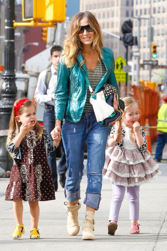 Sarah Jessica Parker dépose ses filles Marion et Tabitha à l'école à New York, le 19 avril 2013.