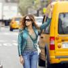 Sarah Jessica Parker hèle un taxi dans les rues de New York, le 19 avril 2013.