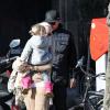 Pink, son mari Carey Hart et leur fille Willow se promenant à Amsterdam le samedi 20 avril.