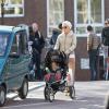 Pink, son mari Carey Hart et leur fille Willow se promenant à Amsterdam le samedi 20 avril.