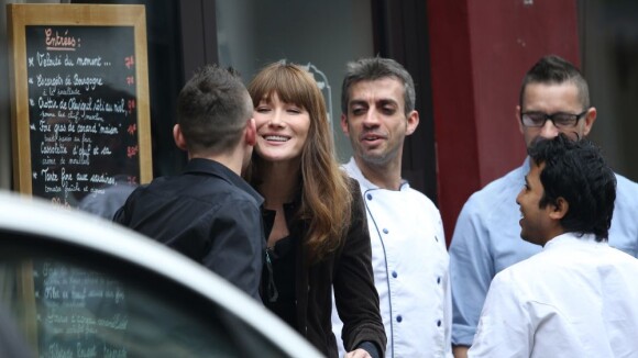 Carla Bruni, après un café avec son Raymond, se confie sur Giulia et Nicolas
