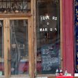 Carla Bruni tourne le clip de sa chanson  Mon Raymond  à Paris au café Pure Cafe le 27 mars 2013.