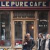 Carla Bruni tourne le clip de sa chanson Mon Raymond à Paris au café Pure Cafe le 27 mars 2013.
