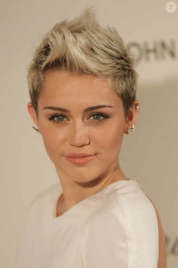 Miley Cyrus à la soirée Elton John AIDS Foundation Academy Awards Viewing Party à Los Angeles le 24 février 2013. Amanda Bynes a reposté les messages qui la comparant à elle.