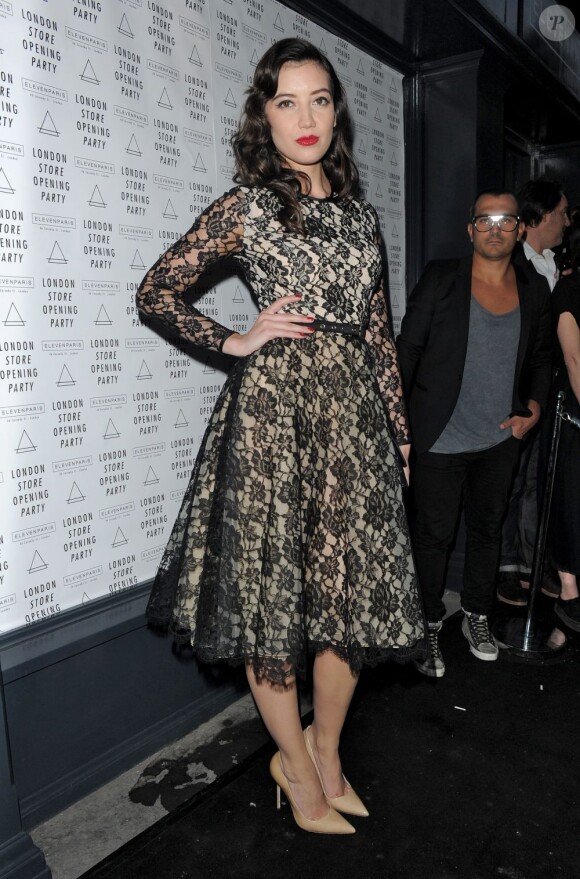 Daisy Lowe assiste à l'ouverture de la boutique Eleven Paris à Westminster près de Londres, le 25 avril 2013.