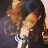 Rihanna, bouteille de vin en main dans les coulisses de son concert au Revel Resort à Atlantic City.