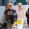 Johnny Hallyday et son épouse Laeticia lors de leur arrivée au restaurant Taverna Tony à Malibu, le 27 avril 2013