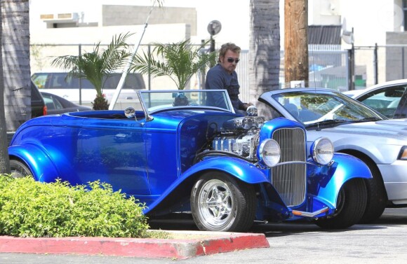 Exclusif - Johnny Hallyday au volant de son sublime hot rod à Venice, Los Angeles, le 25 avril 2013