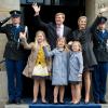 Le prince héritier Willem-Alexander au palais royal d'Amsterdam le 29 avril 2013, à la veille de son intronisation, pour la répétition générale avec son épouse la princesse Maxima et leurs filles Catharina-Amalia, 9 ans, Alexia, 8 ans en juin, et Ariane, qui a eu 6 ans en début de mois.