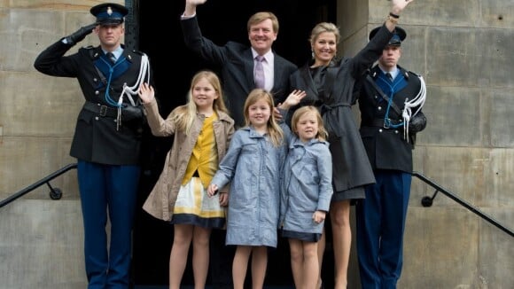 Willem-Alexander des Pays-Bas roi : Répétition avec les quatre femmes de sa vie