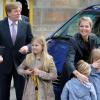 Willem-Alexander des Pays-Bas au palais royal d'Amsterdam le 29 avril 2013, à la veille de son intronisation, pour la répétition générale avec son épouse la princesse Maxima et leurs filles Catharina-Amalia, 9 ans, Alexia, 8 ans en juin, et Ariane, qui a eu 6 ans en début de mois.