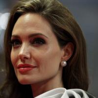 Angelina Jolie : A 16 ans et en sous-vêtements, la future star nous ensorcelle