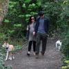 Channing Tatum et sa femme Jenna Dewan, enceinte, sont allés promener leurs chiens dans un parc à Londres, le 29 avril 2013.