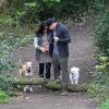 Channing Tatum et sa femme Jenna Dewan, enceinte, sont allés promener leurs chiens dans un parc à Londres, le 29 avril 2013.