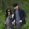 L'acteur Channing Tatum et sa femme Jenna Dewan, enceinte, sont allés promener leurs chiens dans un parc à Londres, le 29 avril 2013.