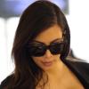 Kim Kardashian quitte Paris et s'apprête à emprunter un avion pour Londres. Le 1er mai 2013.