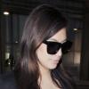 Kim Kardashian arrive à l'aéroport de Heathrow à Londres, en provenance de Paris. Le 1er mai 2013.