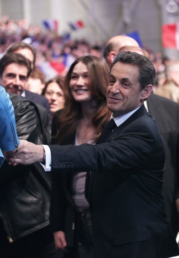 Quatre mois après son accouchement, Carla Bruni soutenait Nicolas Sarkozy lors de sa compagne pour les élections présidentielles de 2012. Photo prise le 20 février 2012 à Marseille. 