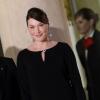 Après son accouchement le 19 octobre 2011, Carla Bruni a conjugué son rôle de mère et celui de Première dame. Le 26 janvier 2012 elle recevait les invités d'un dîner d'État au Palais de l'Élysée. 