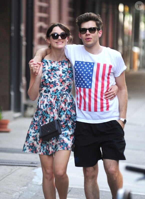 Keira Knightley et son chéri dans les rues de New York le 1er juillet 2012.