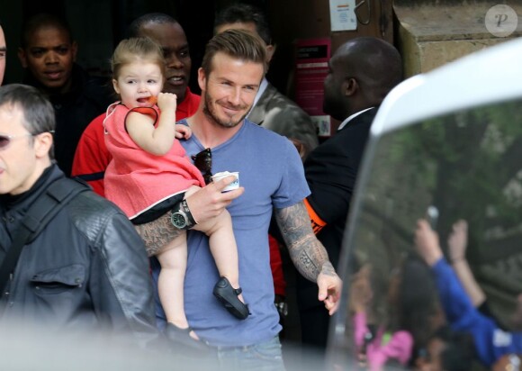 David et Victoria Beckham ont emmené leurs enfants Brooklyn, Romeo, Cruz et Harper au restaurant 'Le Jules Verne' situé au deuxième étage de la Tour Eiffel. A Paris le 5 mai 2013.