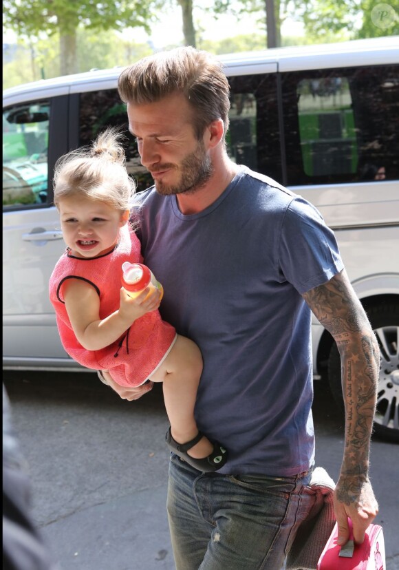 David et Victoria Beckham ont emmené leurs enfants Brooklyn, Romeo, Cruz et Harper au restaurant 'Le Jules Verne' situé au deuxième étage de la Tour Eiffel. A Paris le 5 mai 2013.