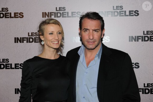 Alexandra Lamy et Jean Dujardin lors de l'avant-premiere des Infidèles à Paris le 14 février 2012