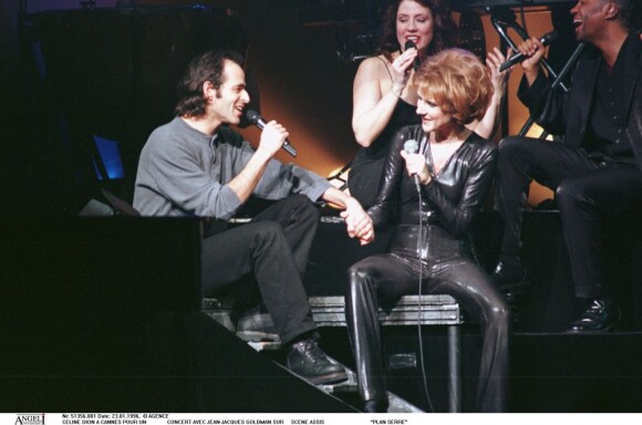 Céline Dion en concert à Cannes, en duo avec Jean-Jacques Goldman, le 23 janvier 1996.