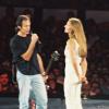 La diva Céline Dion et Jean-Jacques Goldman, sur la scène du Stade de France, le 20 juin 1999.