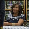 Michelle Obama lors d'une dédicace pour son livre "American Grown" dans lequel elle raconte l'histoire du potager de la Maison Blanche. Les recettes de la vente du livre seront reversées à la fondation Park Foundation. La dédicace s'est déroulée le 7 mai 2013 à Washington.