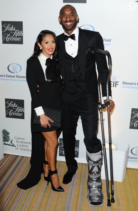 Kobe Bryantet sa femme Vanessa Laine lors du An Unforgettable Evening Benefiting EIF Women's Cancer Research à Los Angeles le 2 mai 2013