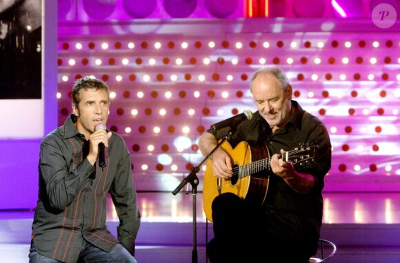 Maxime Le Forestier et Julien Clerc dans Vivement Dimanche, juin 2004.