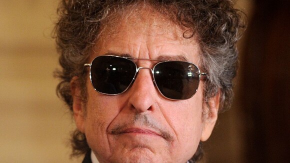 Bob Dylan, indigne de la Légion d'honneur ? La ministre s'explique