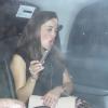 Quoi, ça vous étonne Pippa Middleton qui passe un coup de fil en mode haut-parleur en sortant du Loulou's à Londres le 9 mai 2013 ?