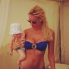 Le compte Instagram de Jade Foret - Jade Foret en maillot avec la petite Liva