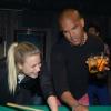 Le sexy Amaury Nolasco s'est amusé au billard au sein du Titty Twister, dans le 8e arrondissement de Paris, le 11 mai 2013.