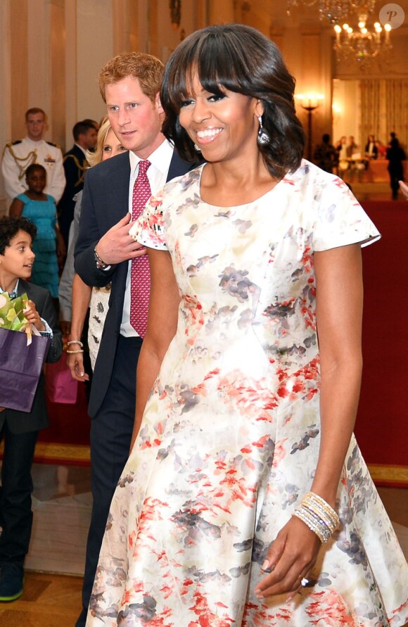 Le prince Harry a rendu une visite surprise à la First Lady Michelle Obama et ses convives pour le thé à la Maison Blanche, le 9 mai 2013, au premier jour de sa visite officielle d'une semaine aux Etats-Unis.
