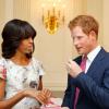 Le prince Harry a rendu une visite surprise à Michelle Obama et ses convives pour le thé à la Maison Blanche, le 9 mai 2013, au premier jour de sa visite officielle d'une semaine aux Etats-Unis.