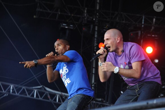 Akhenaton et Shurik'n du groupe IAM en concert lors de Solidays en 2011.
