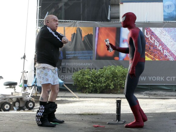 Paul Giamatti face à Andrew Garfield sur le tournage de The Amazing Spider-Man 2 à New York, le 13 mai 2013.