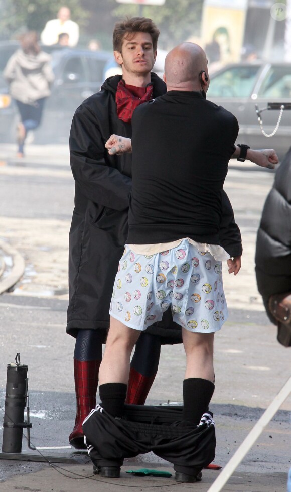 Andrew Garfield de marbre face à Paul Giamatti sur le tournage de The Amazing Spider-Man 2 à New York, le 13 mai 2013.