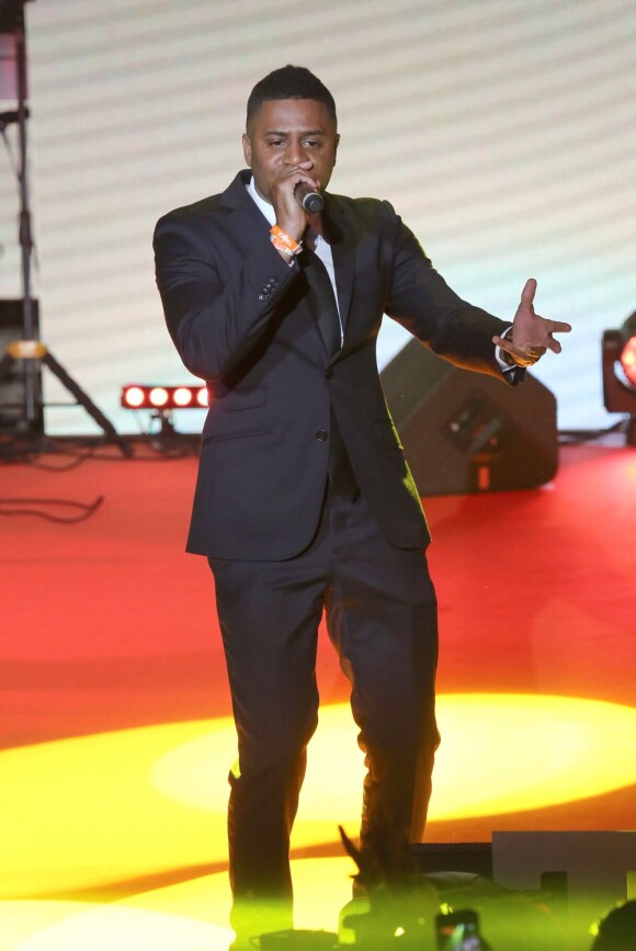 Axel Tony interprète son titre Ma Reine lors des Trace Urban Music Awards. Paris, le 14 mai 2013.
