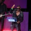 Le chanteur congolais Fally Ipupa reçoit son prix de Meilleur Artiste de Musiques Africaines lors des Trace Urban Music Awards au Trianon. Paris, le 14 mai 2013.