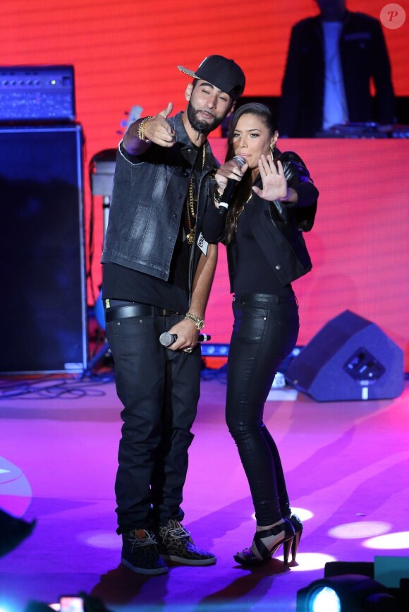 La Fouine et Zaho interprètent Ma Meilleure lors des Trace Urban Music Awards au Trianon. Paris, le 14 mai 2013.