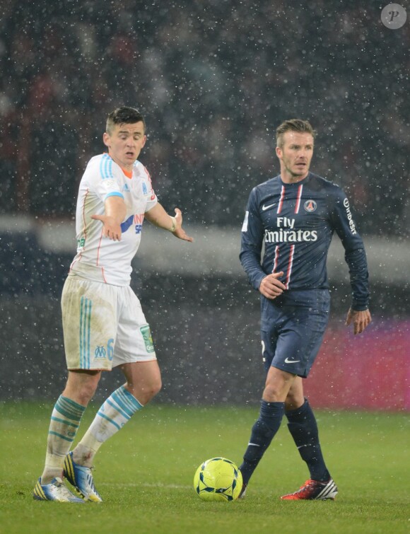 David Beckham affronte Joey Barton lors du match PSG-OM du 24 février 2013 au Parc des Princes à Paris
