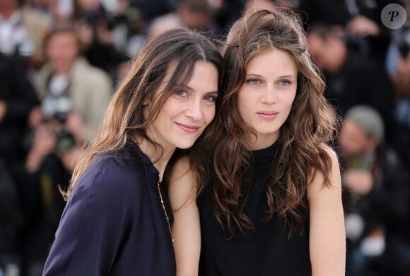 Géraldine Pailhas et Marine Vacth lors du photocall du film Jeune et Jolie au Festival de Cannes le 16 mai 2013