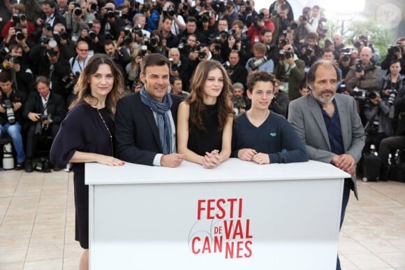 Géraldine Pailhas, François Ozon, Marine Vacth, Fantin Ravat, Frédéric Pierrot lors du photocall du film Jeune et Jolie au Festival de Cannes le 16 mai 2013