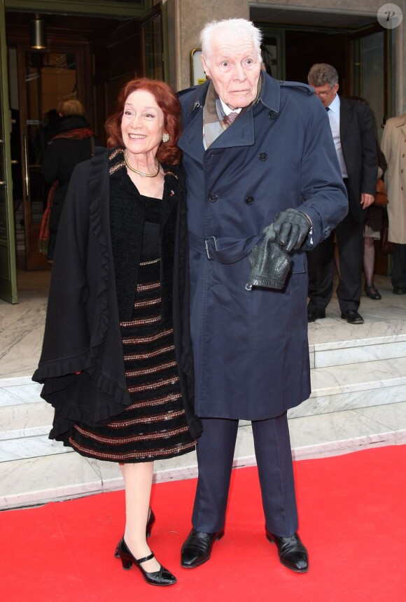 Professeur Christian Cabrol et sa femme Bérengère Dautun à la 19e édition du gala "Musique contre l'oubli" au profit d'Amnesty International au Théâtre des Champs-Élysées à Paris le 16 mai 2013.