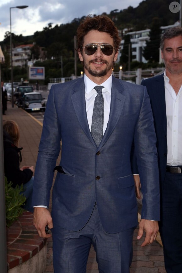 L'acteur James Franco arrive au dîner Vanity Fair et Chanel au restaurant Chez Tetou le 19 mai 2013