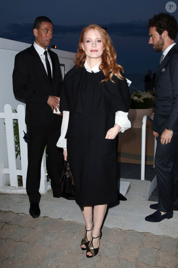 La belle Jessica Chastain arrive au dîner Vanity Fair et Chanel au restaurant Chez Tetou le 19 mai 2013